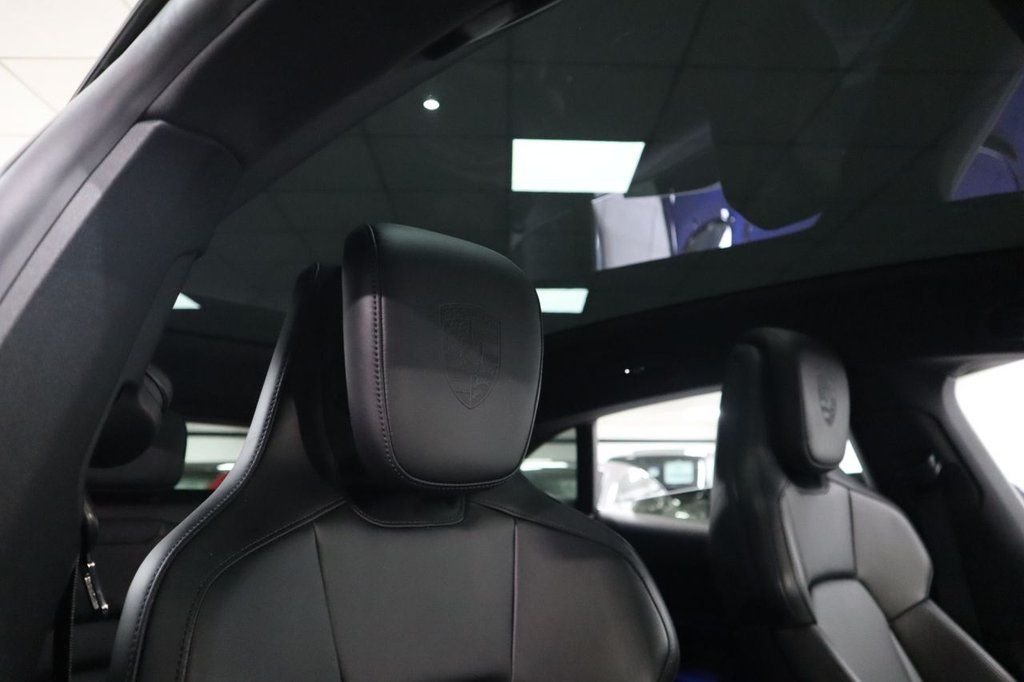 Used Porsche Taycan 2023 for sale - 77293170: Photo 4