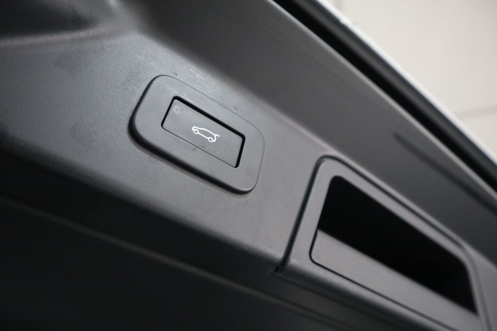 Used Land Rover Range Rover Velar 2023 for sale - 76691296: Photo 12