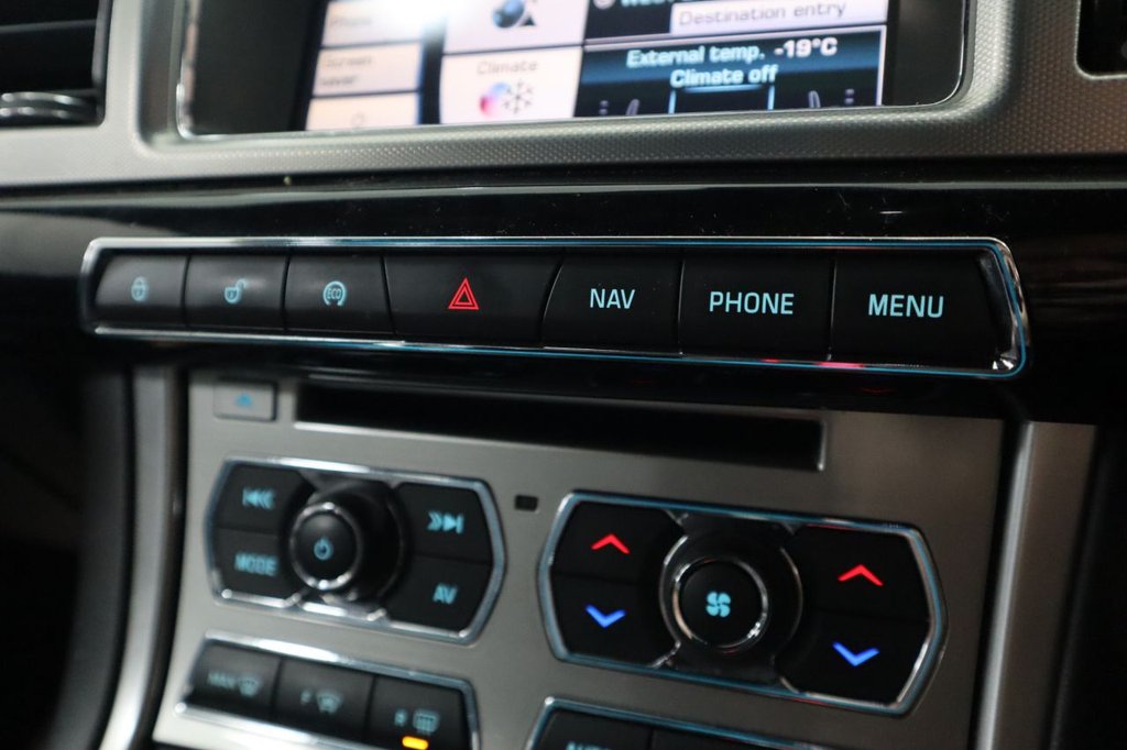 Used Jaguar XF 2015 for sale - 77672647: Photo 33