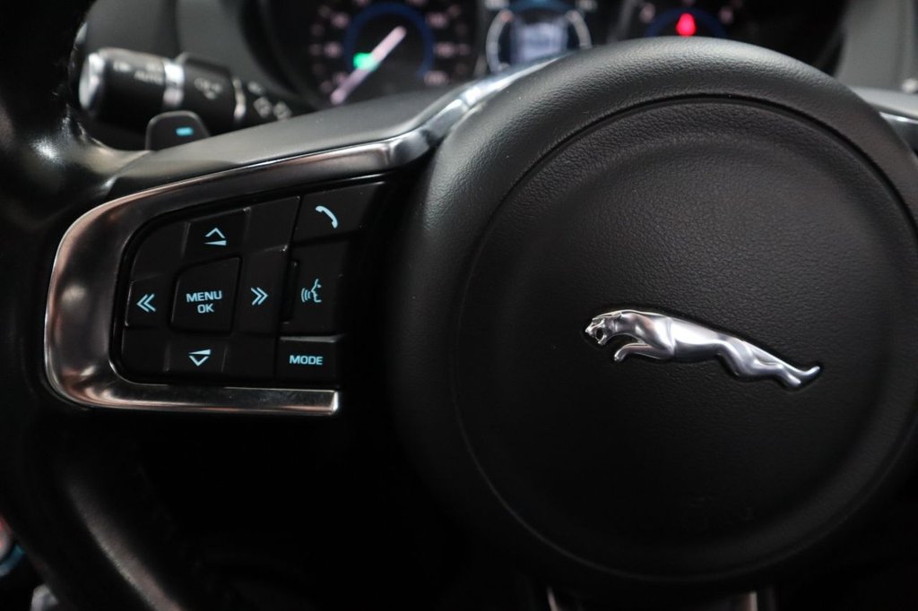 Used Jaguar XE 2016 for sale - 76563321: Photo 21