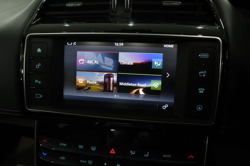 Used Jaguar XE 2016 for sale - 76563321: Photo 25