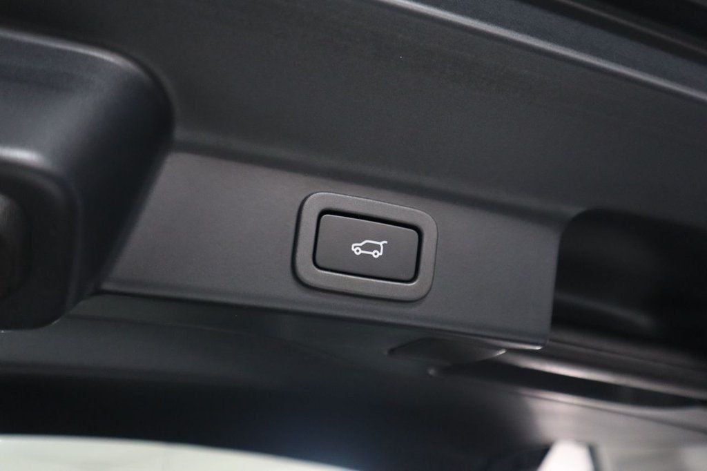 Used Jaguar F-Pace 2022 for sale - 76784150: Photo 9