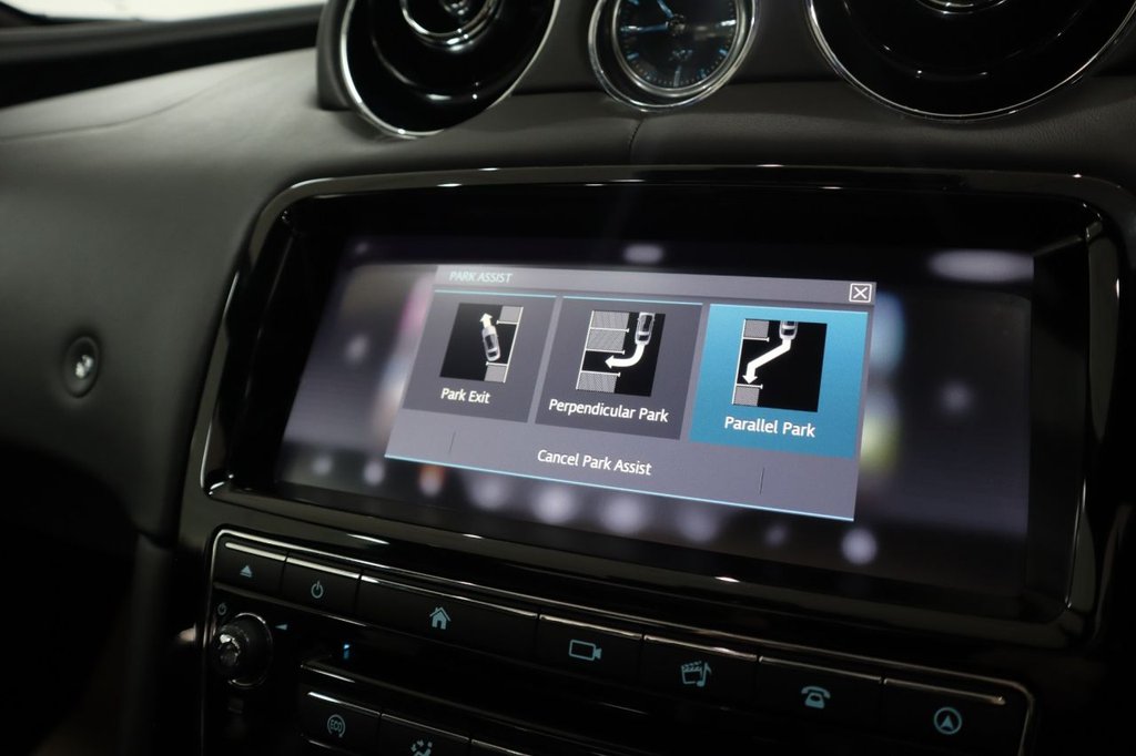 Used Jaguar XJ 2018 for sale - 77200201: Photo 43