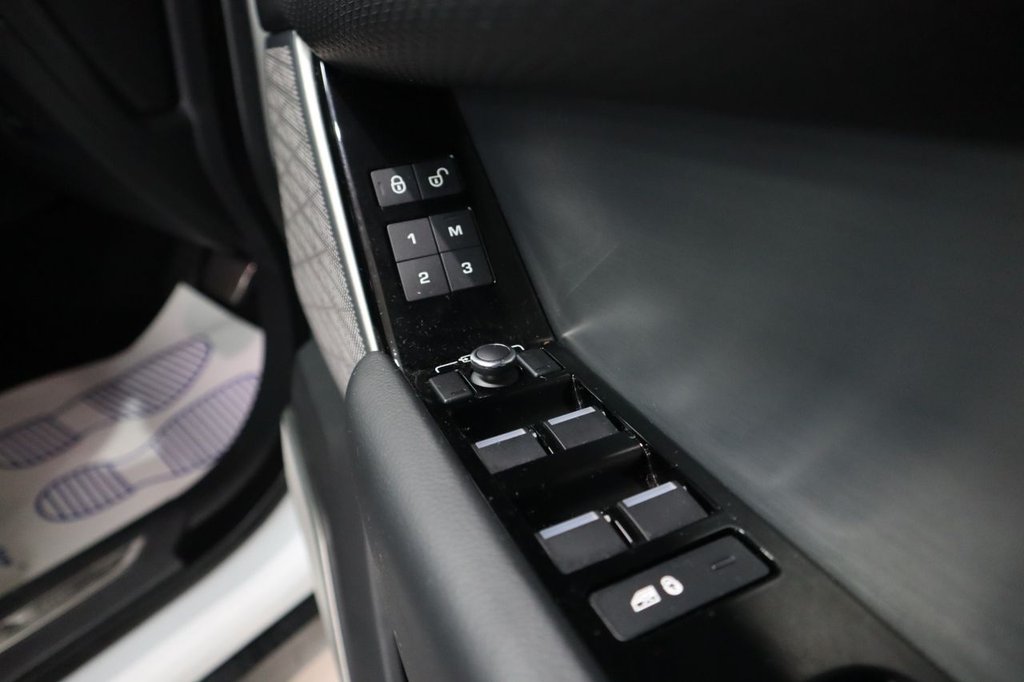 Used Land Rover Range Rover Velar 2019 for sale - 77525852: Photo 9