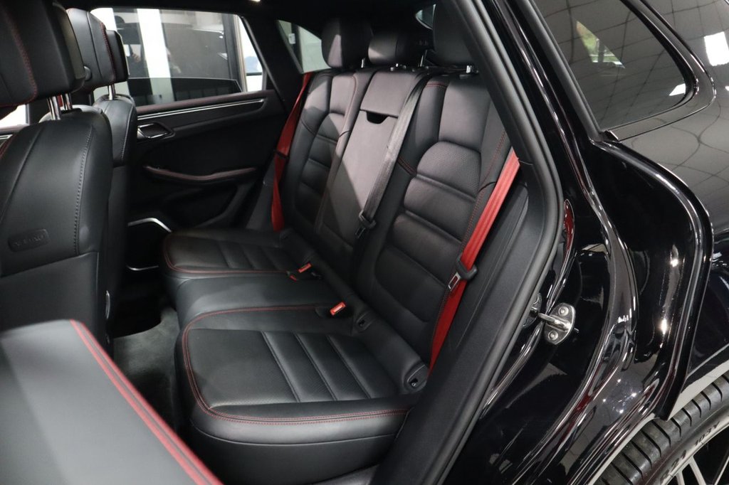 Used Porsche Macan 2021 for sale - 76056985: Photo 16
