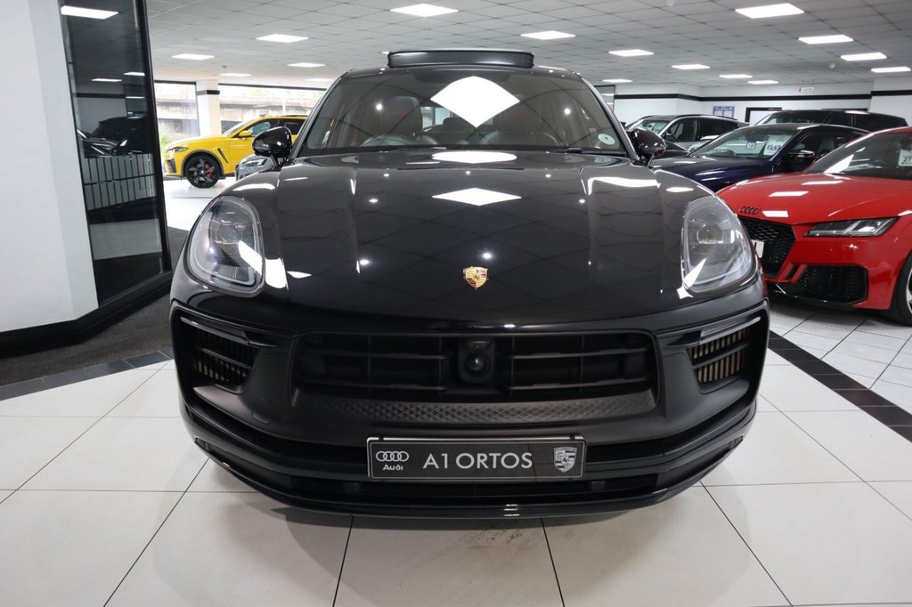 Used Porsche Macan 2021 for sale - 76056985: Photo 2