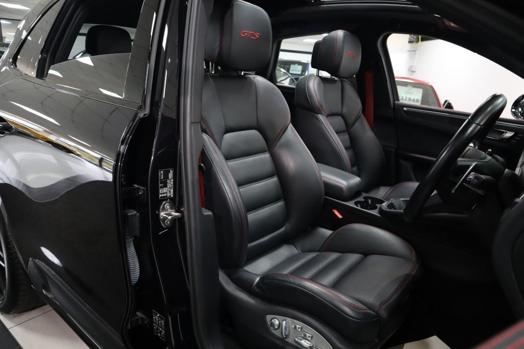 Used Porsche Macan 2021 for sale - 76056985: Photo 21