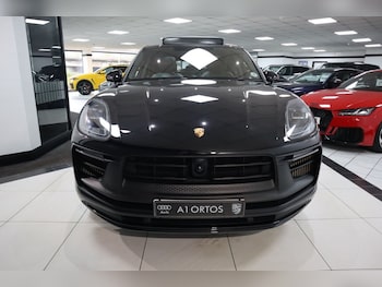 Used Porsche Macan 2021 for sale - 76056985: Photo 2