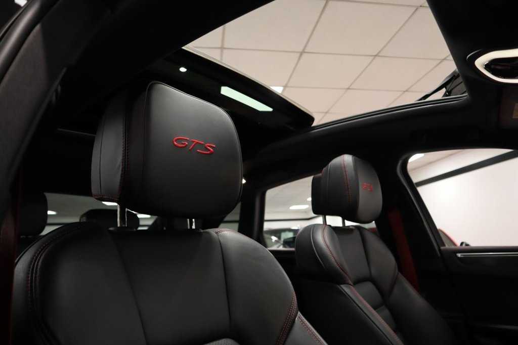 Used Porsche Macan 2021 for sale - 76056985: Photo 3