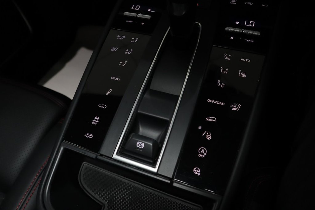 Used Porsche Macan 2021 for sale - 76056985: Photo 30