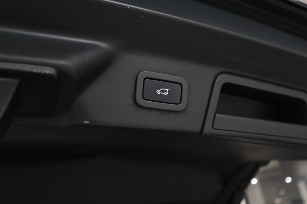 Used Land Rover Range Rover Velar 2021 for sale - 77080303: Photo 11