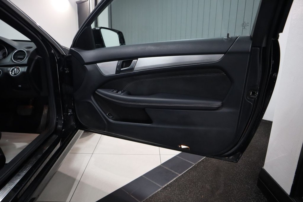 Used Mercedes-Benz C Class 2015 for sale - 76303678: Photo 9
