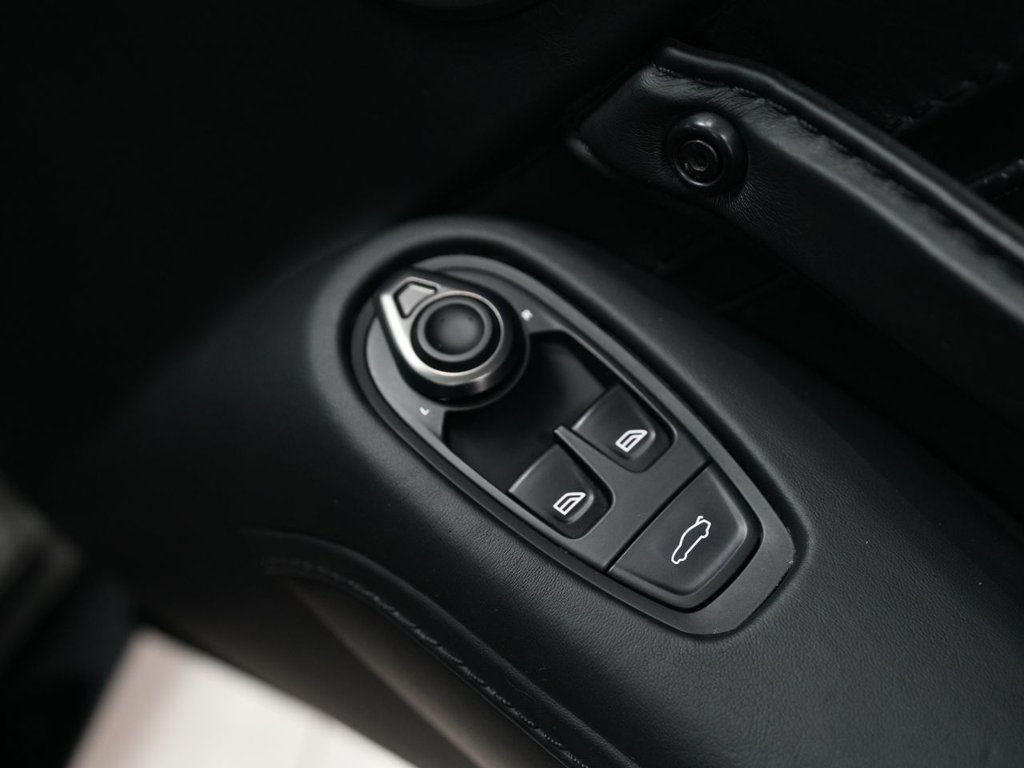 Used Aston Martin Vantage 2019 for sale - 78008738: Photo 15