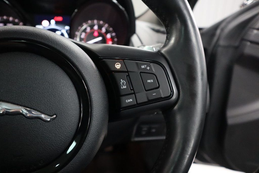 Used Jaguar F-Type 2018 for sale - 77133636: Photo 18