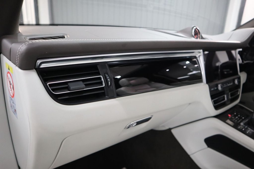 Used Porsche Macan 2019 for sale - 76454751: Photo 30