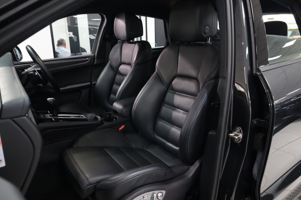 Used Porsche Macan 2021 for sale - 75998101: Photo 25
