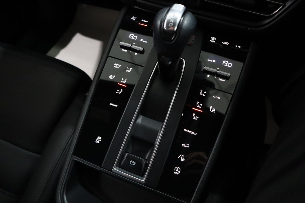 Used Porsche Macan 2021 for sale - 75998101: Photo 27