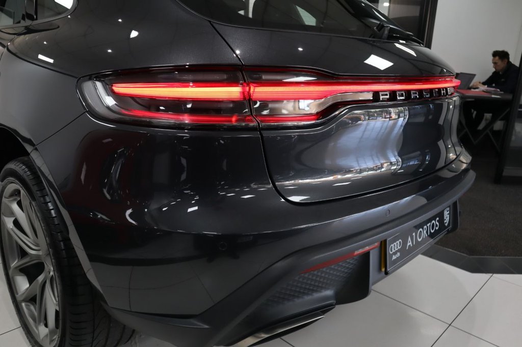 Used Porsche Macan 2021 for sale - 75998101: Photo 35