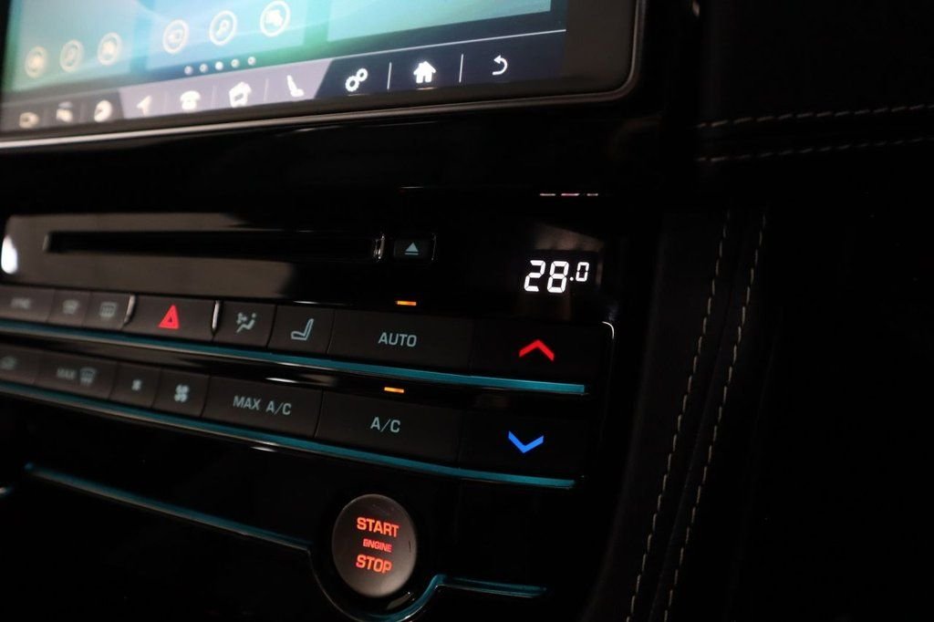 Used Jaguar F-Pace 2018 for sale - 76768659: Photo 10