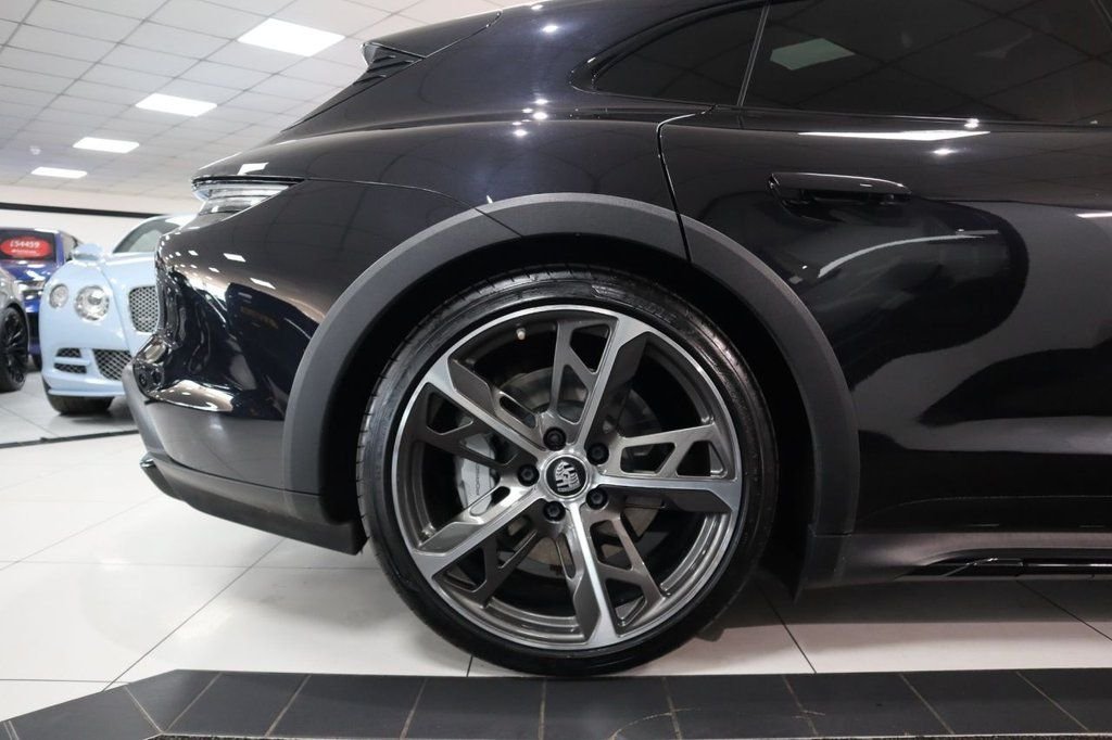 Used Porsche Taycan 2023 for sale - 76417329: Photo 12