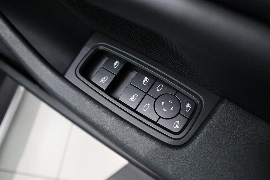 Used Porsche Taycan 2023 for sale - 76417329: Photo 17