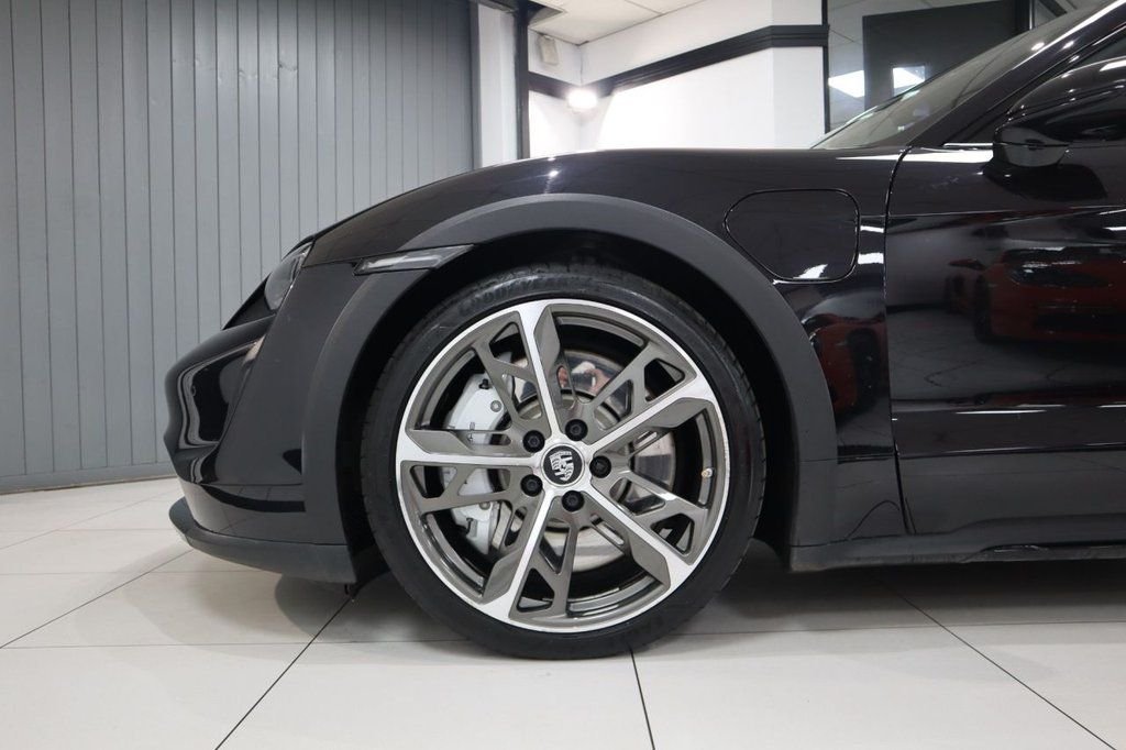 Used Porsche Taycan 2023 for sale - 76417329: Photo 5