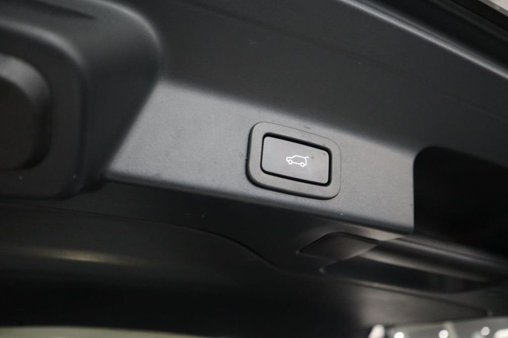 Used Jaguar F-Pace 2019 for sale - 77327947: Photo 8