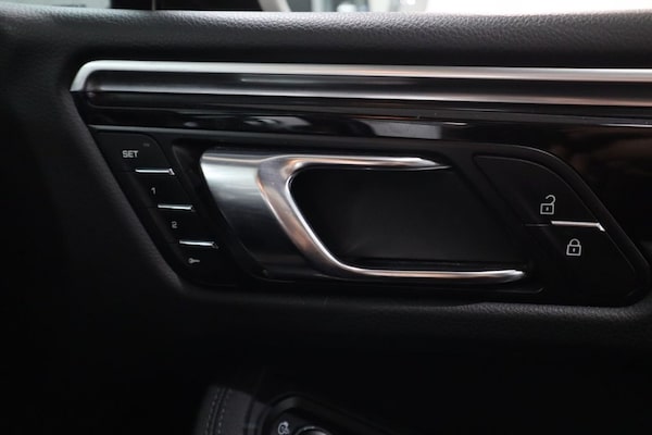 Used Porsche Macan 2019 for sale - 76068922: Photo 26