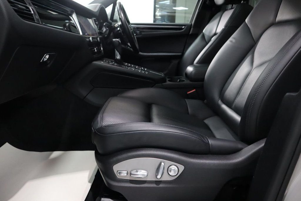 Used Porsche Macan 2021 for sale - 76635498: Photo 13