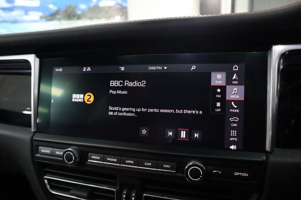 Used Porsche Macan 2021 for sale - 76635498: Photo 25