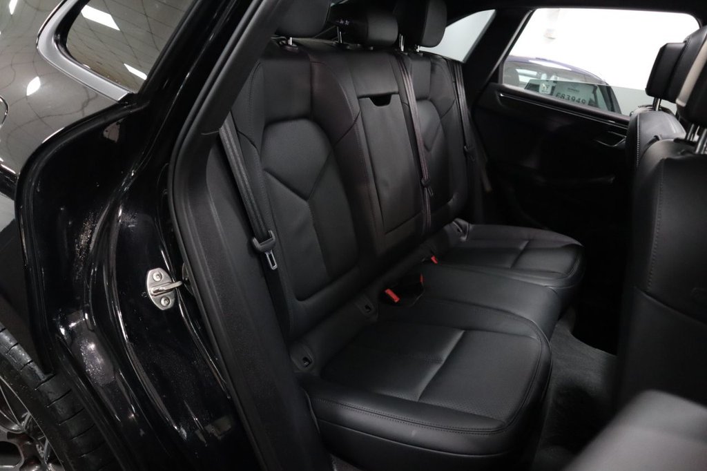 Used Porsche Macan 2021 for sale - 76635498: Photo 32