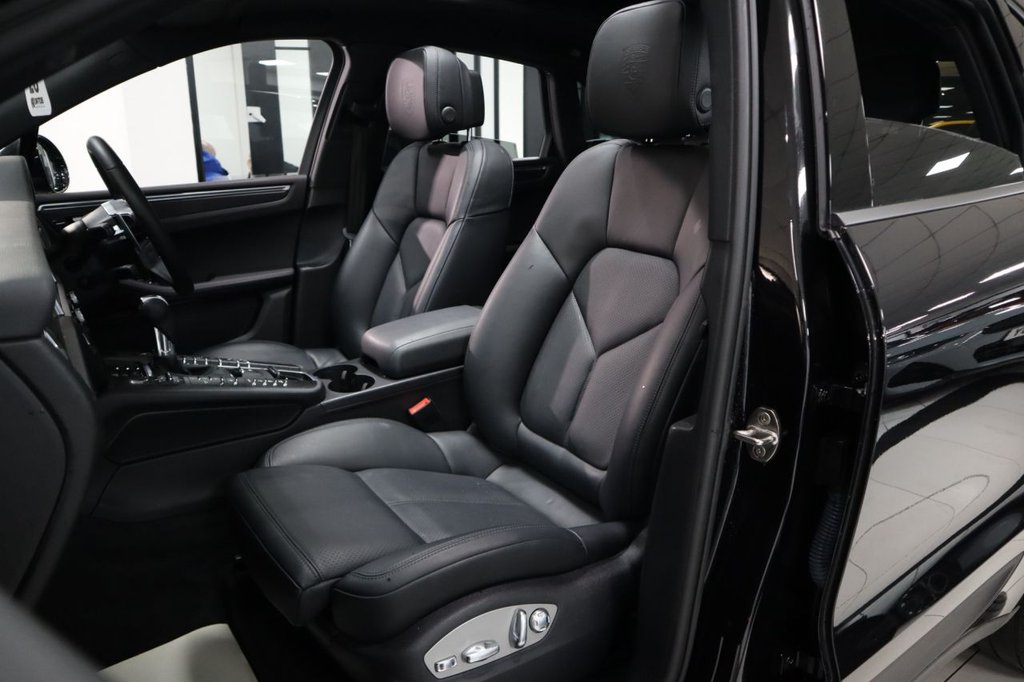 Used Porsche Macan 2021 for sale - 76635498: Photo 34