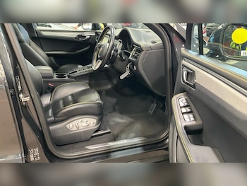 Used Porsche Macan 2021 for sale - 78597831: Photo