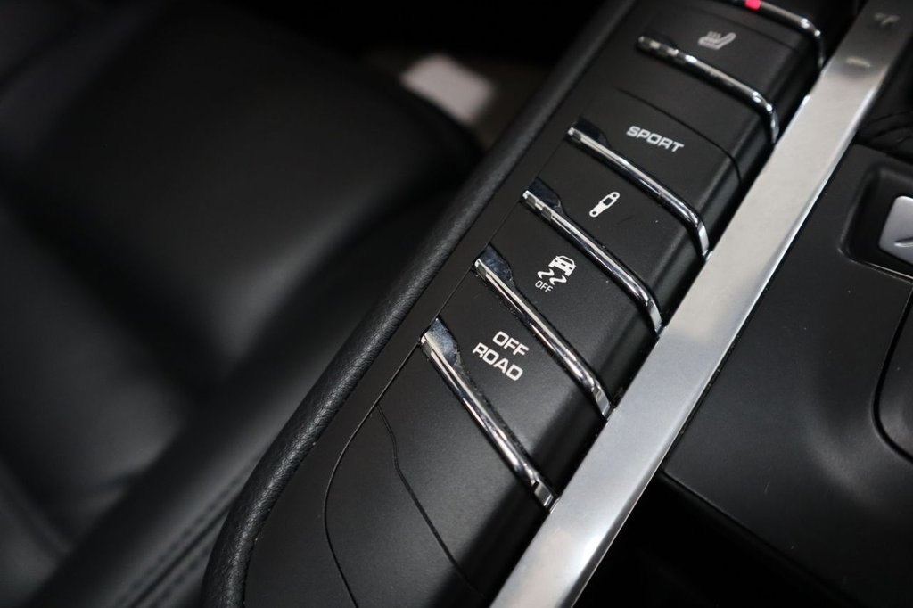 Used Porsche Macan 2019 for sale - 76163105: Photo 32