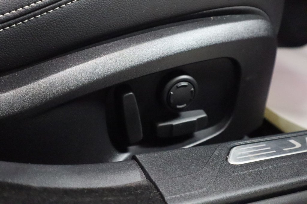 Used Jaguar XE 2023 for sale - 76868214: Photo 15