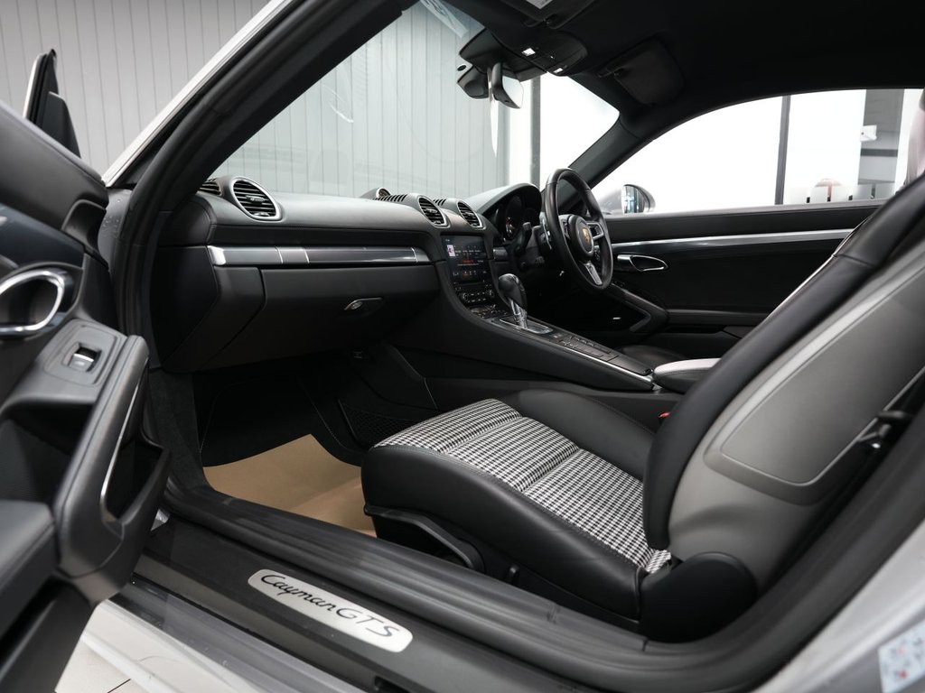 Used Porsche Cayman 2022 for sale - 77785929: Photo 30