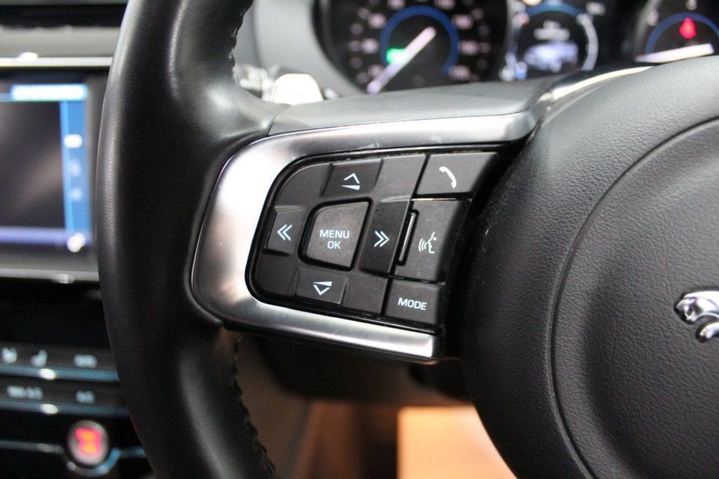 Used Jaguar F-Pace 2018 for sale - 76617667: Photo 17