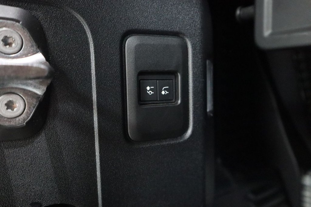 Used Land Rover Defender 2021 for sale - 76086403: Photo 16
