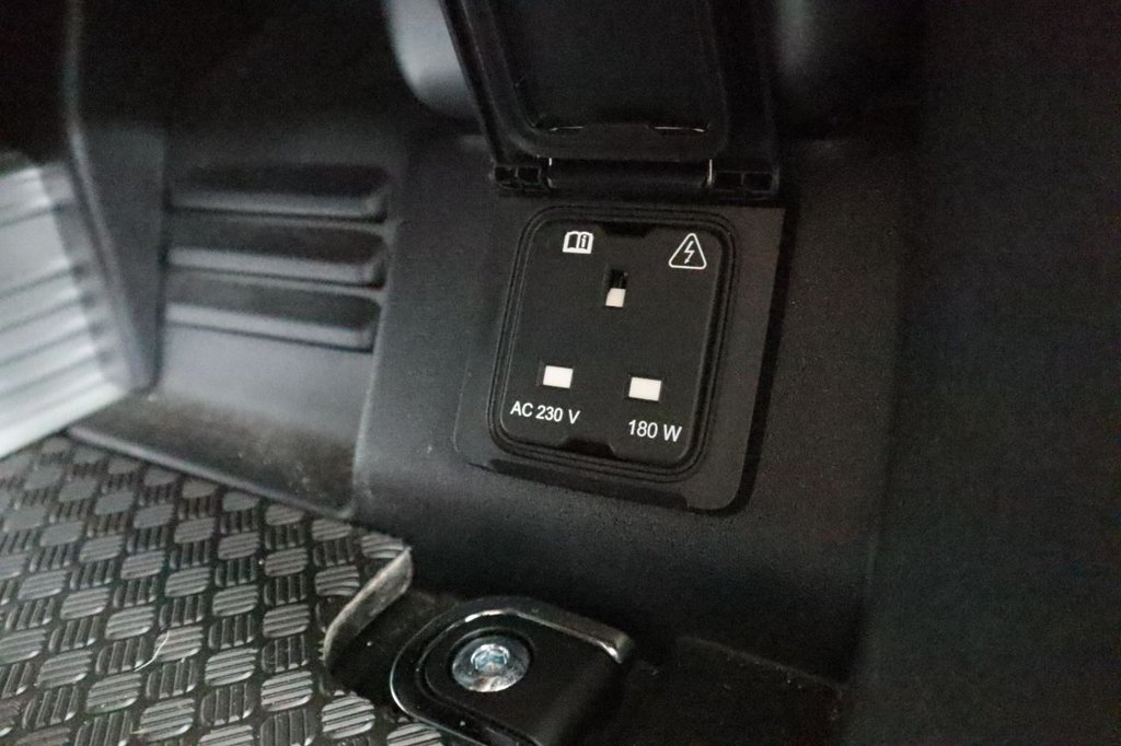 Used Land Rover Defender 2021 for sale - 76086403: Photo 17