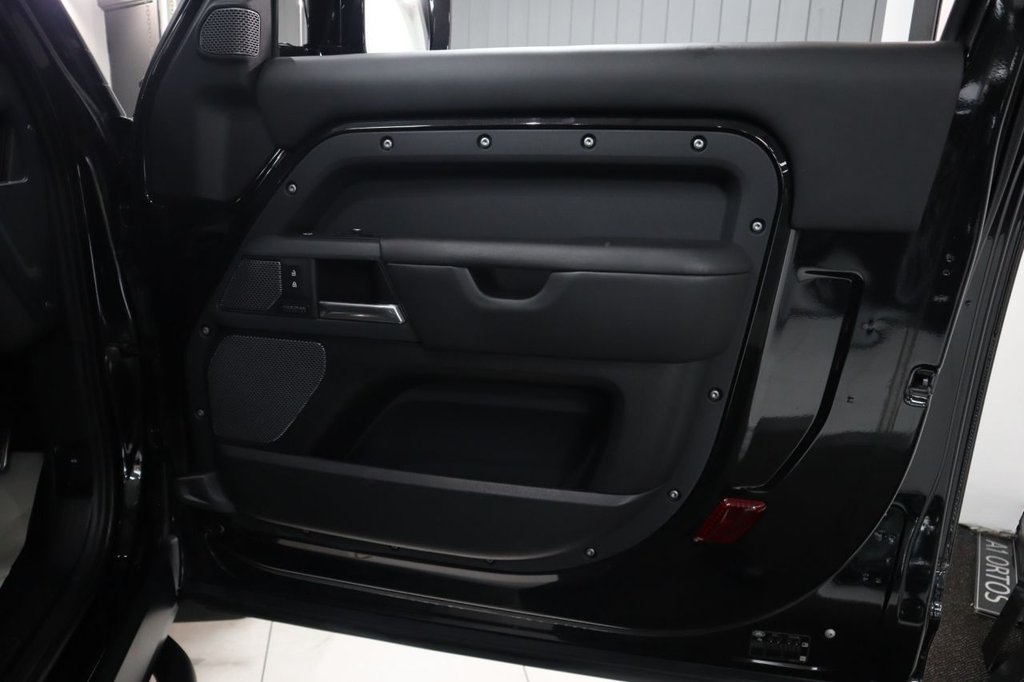Used Land Rover Defender 2021 for sale - 76086403: Photo 23