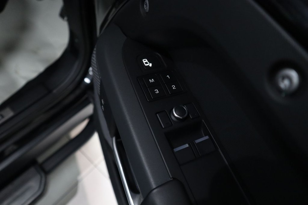 Used Land Rover Defender 2021 for sale - 76086403: Photo 25