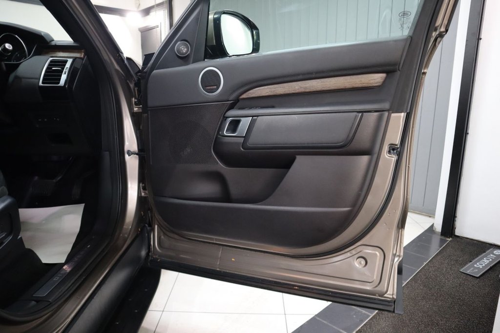 Used Land Rover Discovery 2017 for sale - 76660677: Photo 11