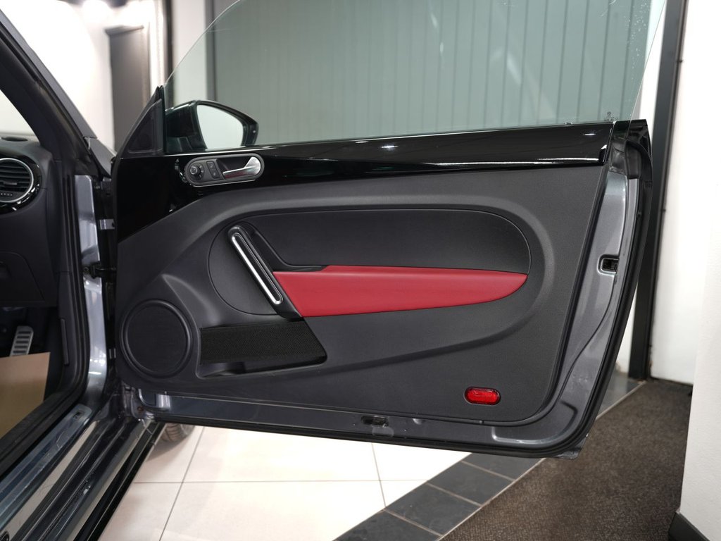 Used Volkswagen Beetle 2017 for sale - 77936080: Photo 12