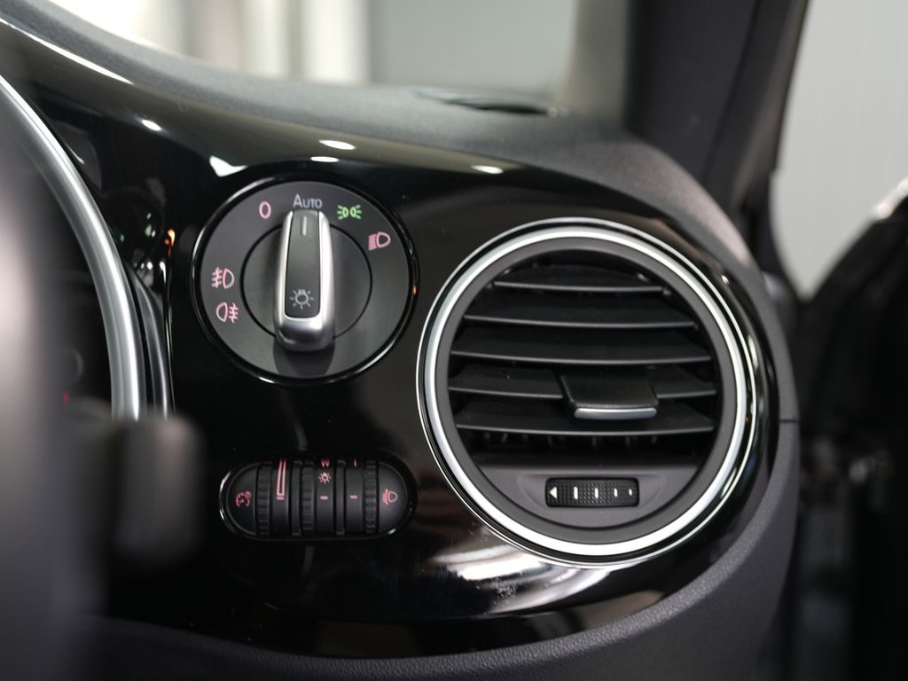 Used Volkswagen Beetle 2017 for sale - 77936080: Photo 27