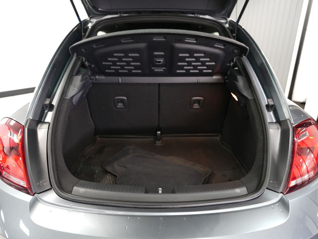 Used Volkswagen Beetle 2017 for sale - 77936080: Photo 8