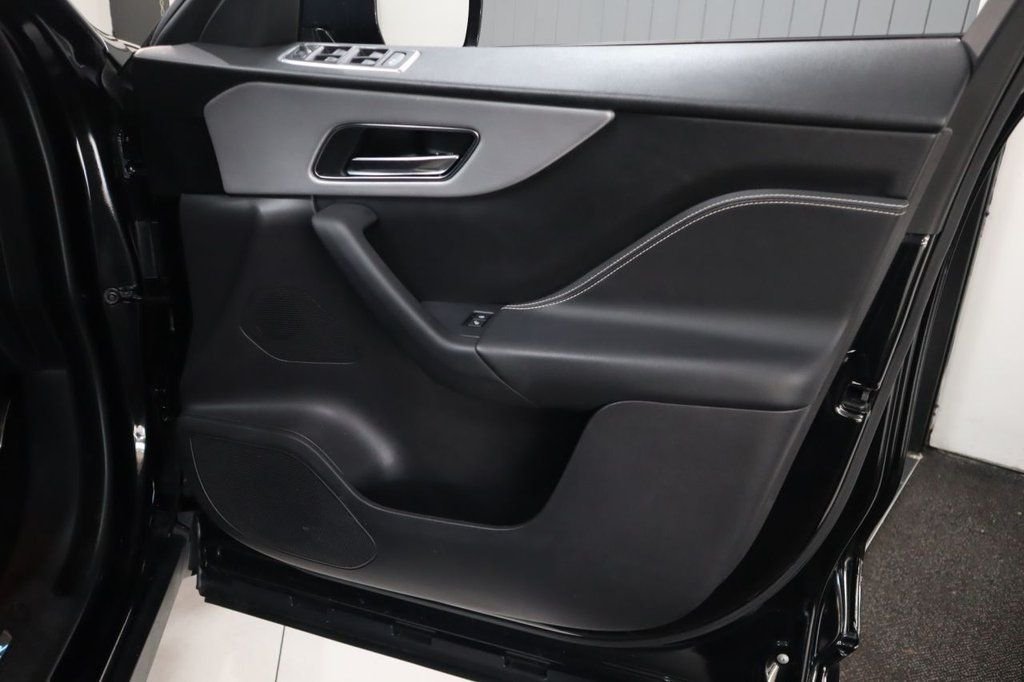 Used Jaguar F-Pace 2018 for sale - 76482187: Photo 16