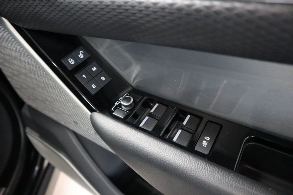 Used Land Rover Range Rover Velar 2019 for sale - 76635481: Photo 27