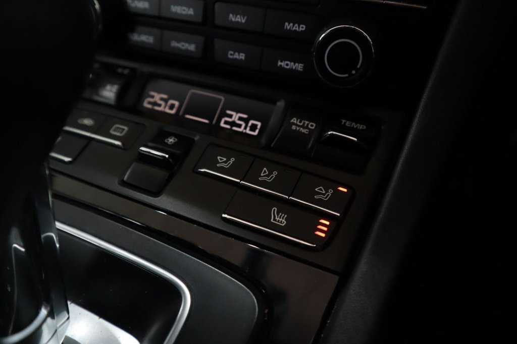 Used Porsche 911 2018 for sale - 76655449: Photo 37