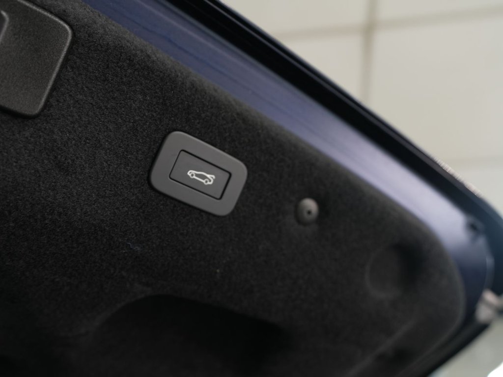 Used Jaguar XF 2023 for sale - 77976534: Photo 9