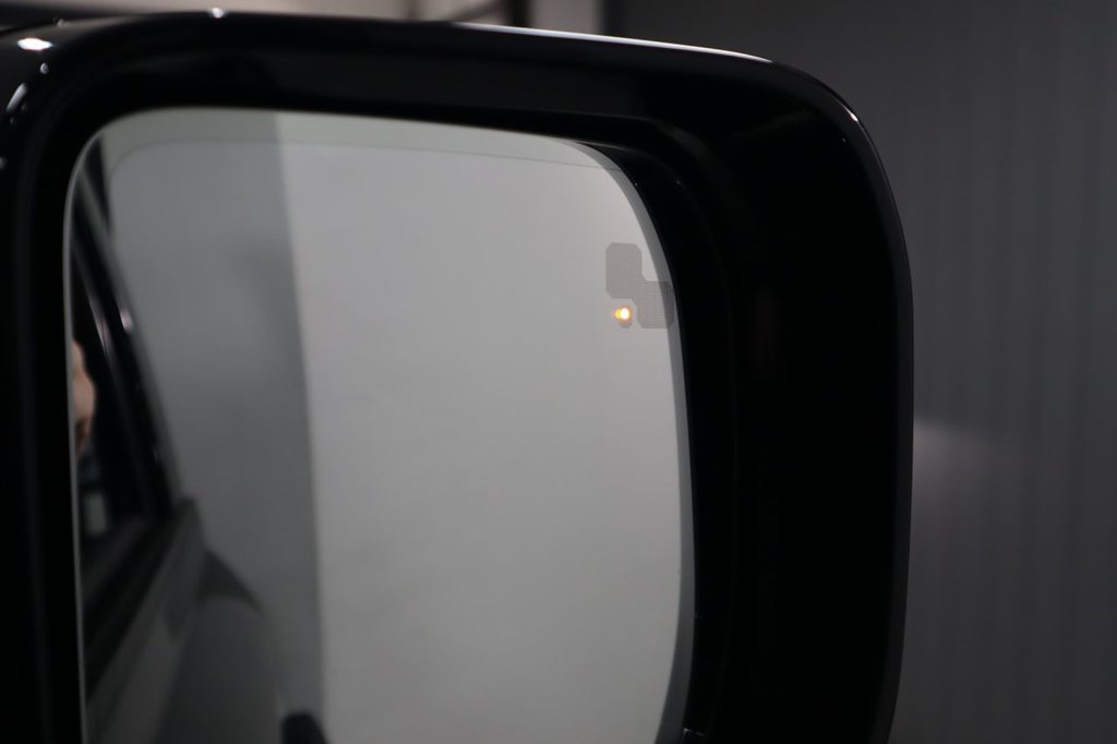 Used Land Rover Defender 2022 for sale - 77328406: Photo 32